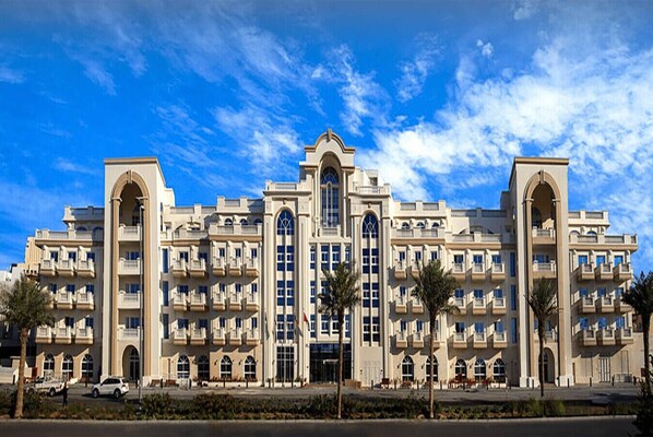 المنشأة من الخارج