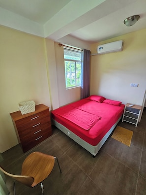 1 habitación, tabla de planchar con plancha, wifi y ropa de cama