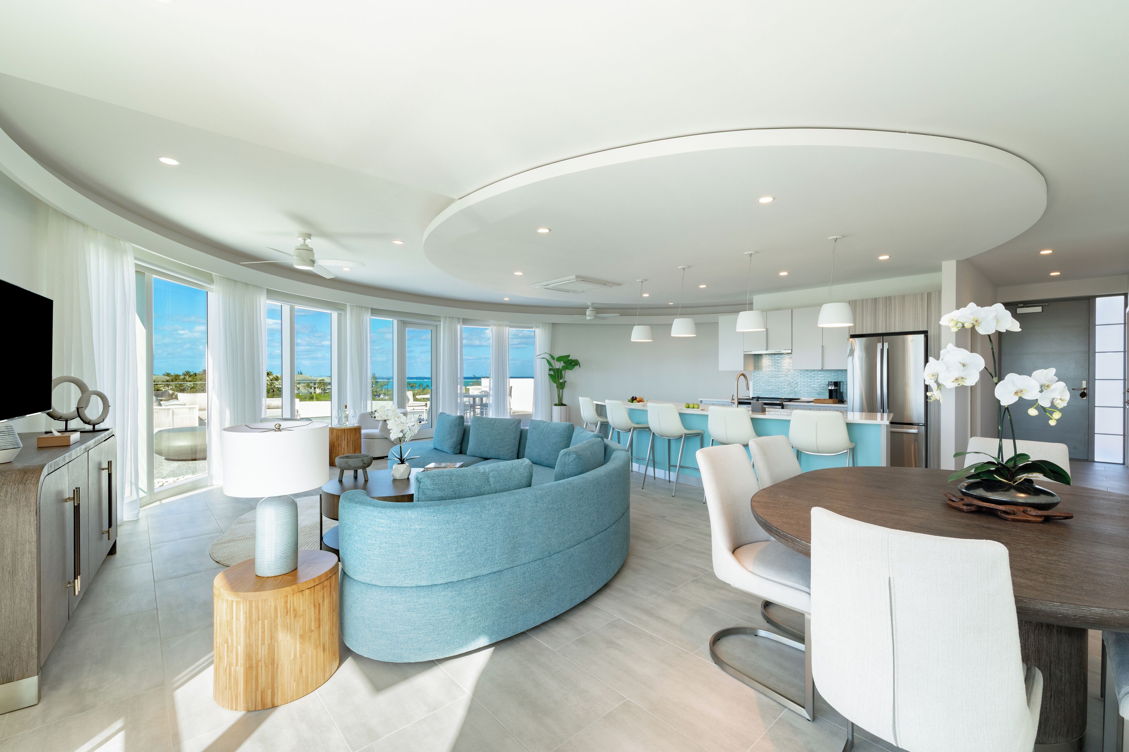 Luxe Honeymoon Suite with Terrace | 내부