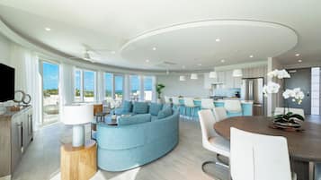 Luxe Honeymoon Suite with Terrace | ๋ด๋ถ