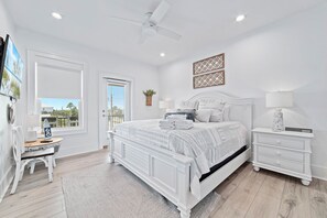 4 bedrooms, iron/ironing board, travel cot, free WiFi - Beach & Lagoon! Heated Pool, Hot Tub, Lagoon Views, 3 Minute Walk To Beach, 4BR (Gulf Shores)