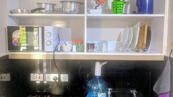 Microondas y placa de cocina
