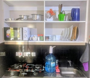 Microondas y placa de cocina