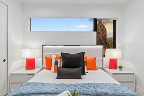 4 Schlafzimmer, Schreibtisch, Bügeleisen/Bügelbrett, Reisekinderbett