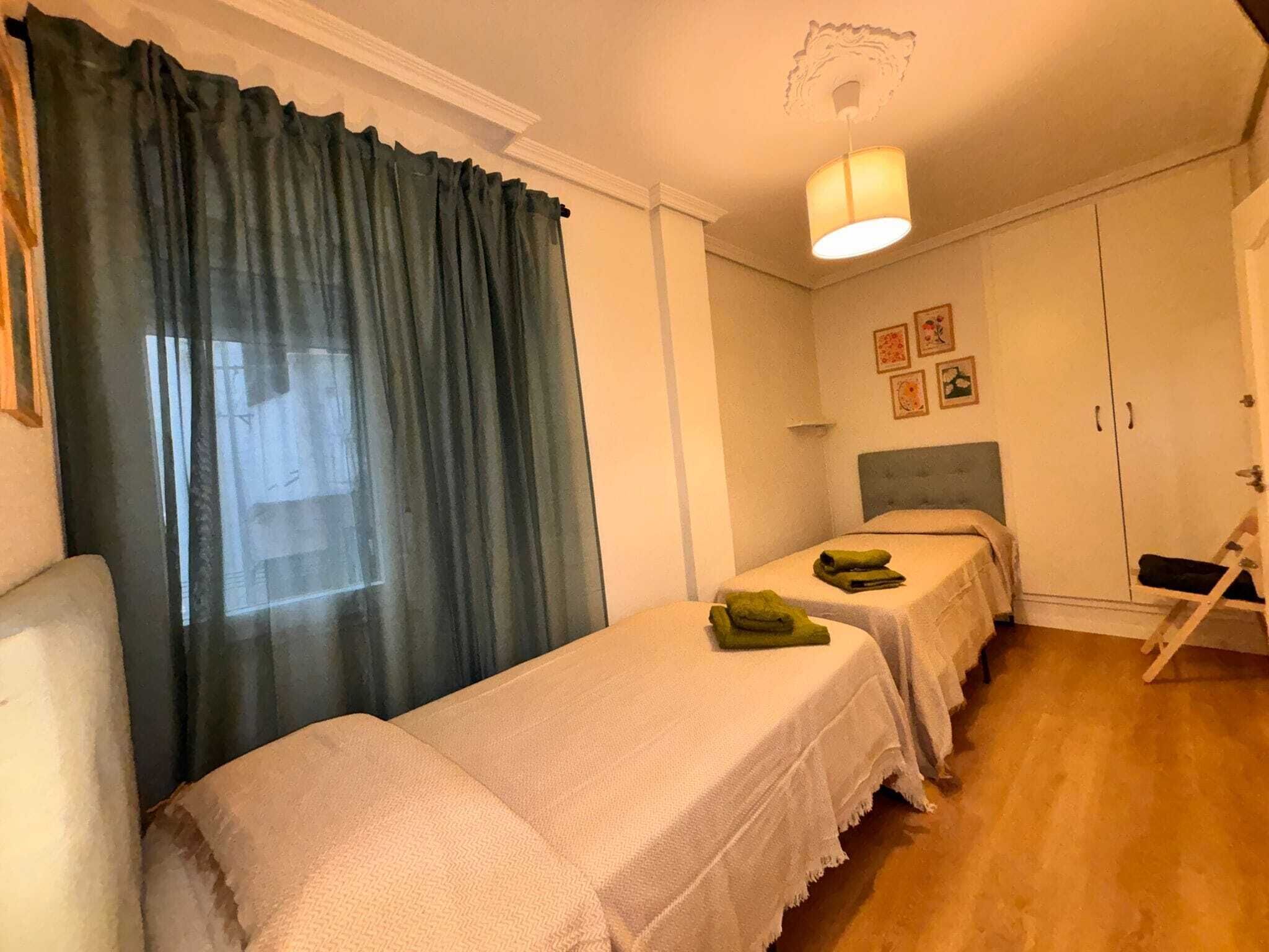 Twin Room | Desk, free WiFi