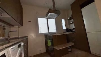 Full-size fridge, microwave