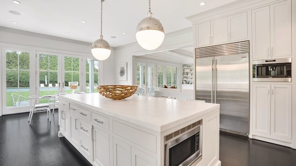 Four, plaque de cuisson, cafetière/bouilloire, grille-pain