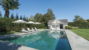 حمّام سباحة مُدفَّأ