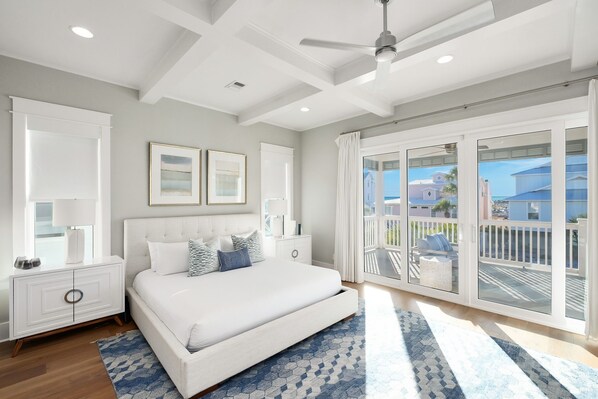 5 عدّة غرف نوم ومكواة/لوح كي وسرير سفر وخدمة الإنترنت