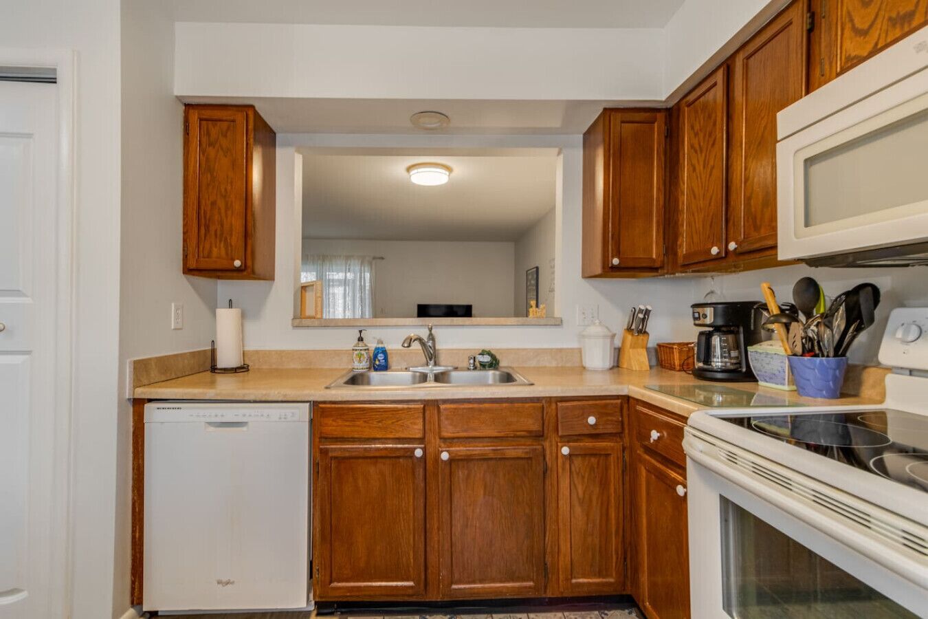 Køleskab, mikrobølgeovn, ovn, kogeplade