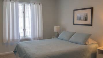 3 bedrooms, desk, iron/ironing board, travel crib