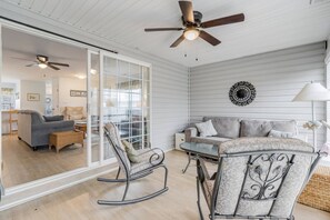 Televisión y chimenea 