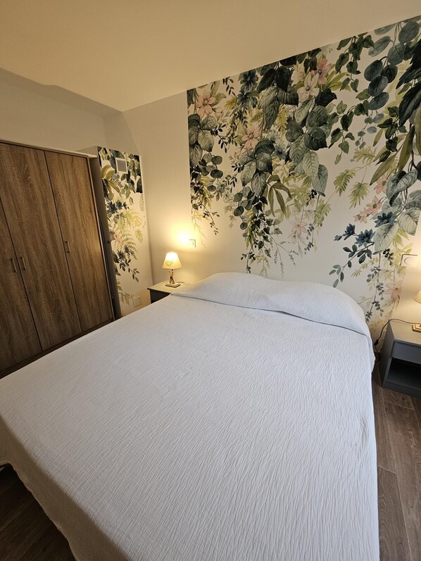 1 多间卧室、熨斗/熨衣板、WiFi、床单