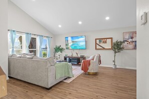 Älytelevisio, videopelejä, kirjoja, musiikkikirjasto