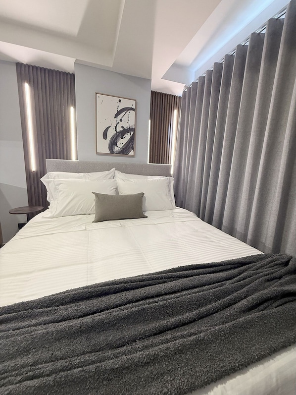 Apartamento | Cofres nos quartos, ferros/tábuas de passar roupa, Wi-Fi de cortesia