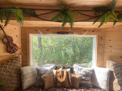  Tiny Mountain Lodge with Smokey Mountain views. Newport TN Lodge decor.