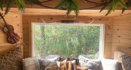 Tiny Mountain Lodge with Smokey Mountain views. Newport TN Lodge decor.