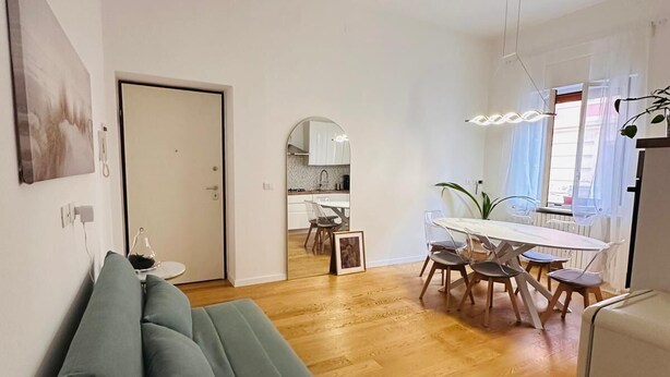 A modern apartment with a living room, dining area, and kitchen. - Emilù Guest House In the center of Pescara 300 m. from the sea Entire apartment. (Pescara)