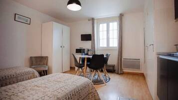 1 bedroom, free WiFi, bed sheets