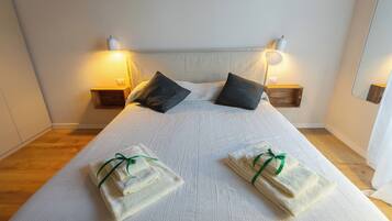 Bügeleisen/Bügelbrett, Internetzugang, Bettwäsche