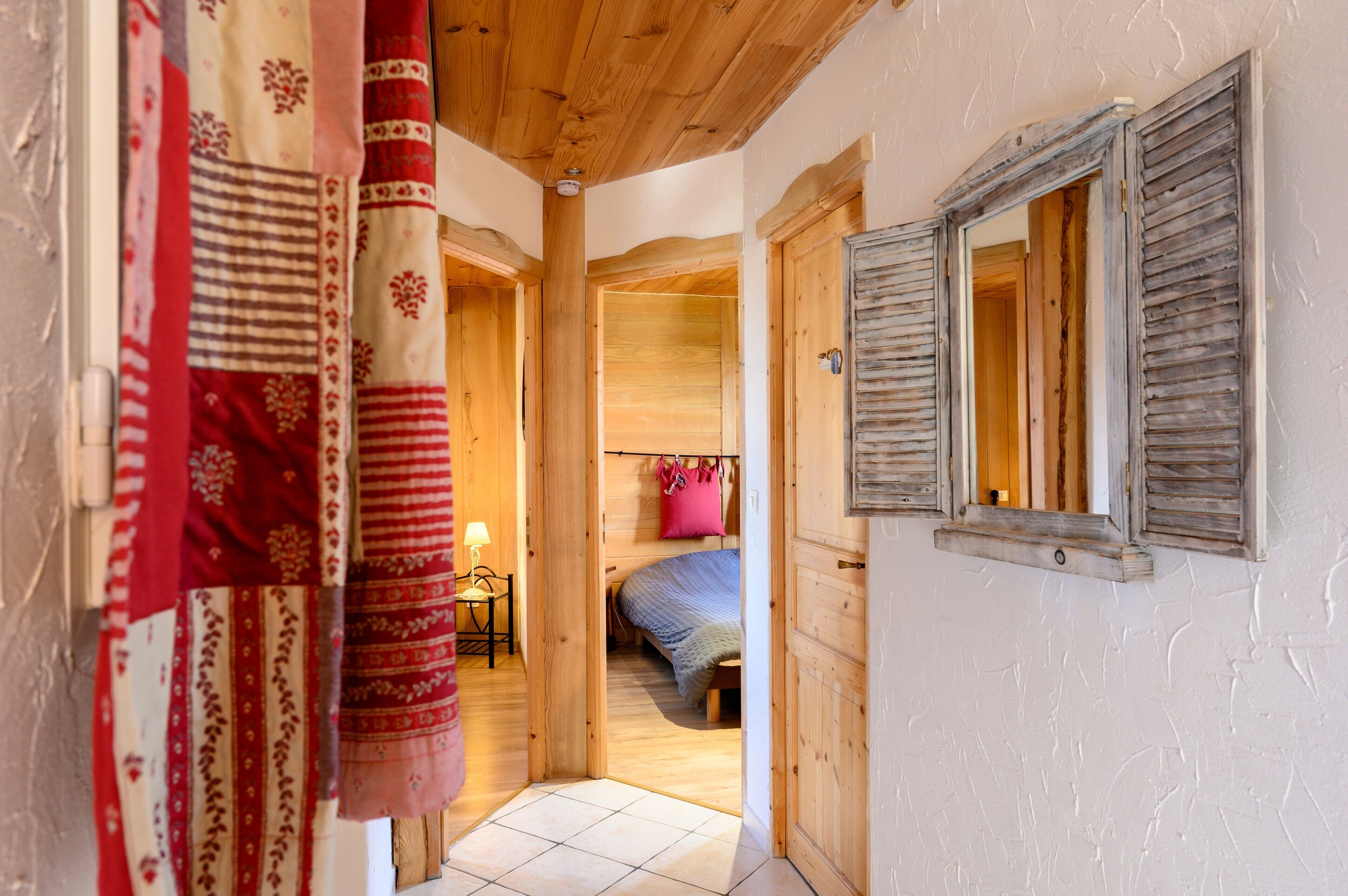 4 slaapkamers, een strijkplank/strijkijzer, wifi, beddengoed