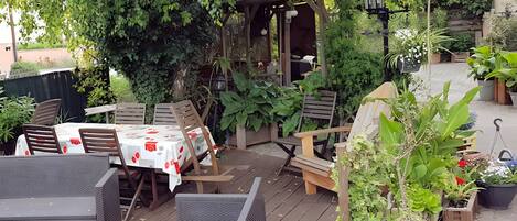 تناول الطعام بالخارج