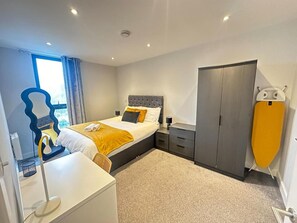 2 bedrooms, WiFi (free), bed sheets - Salford City Retreat - 2 Bedroom Apartment (Salford)