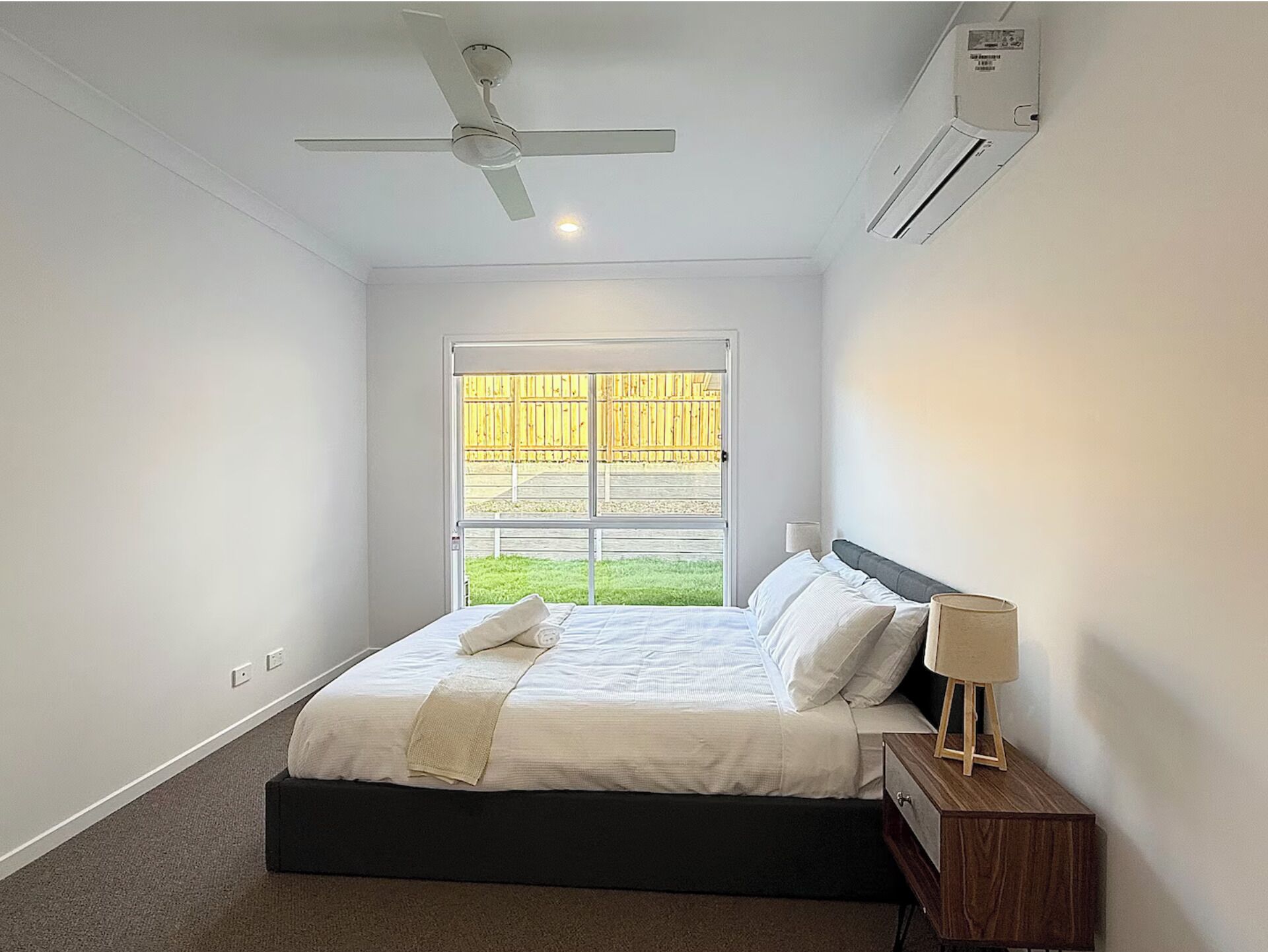 4 habitaciones, tabla de planchar con plancha, wifi y ropa de cama 