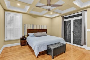 4 bedrooms, desk, iron/ironing board, travel crib