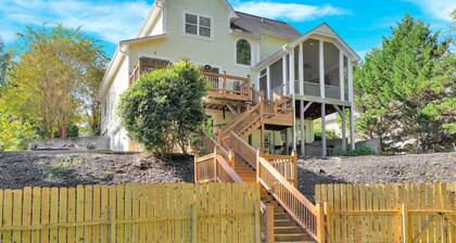 Lovely 4-bedroom house with hot tub, seasonal pool, game room, putting green