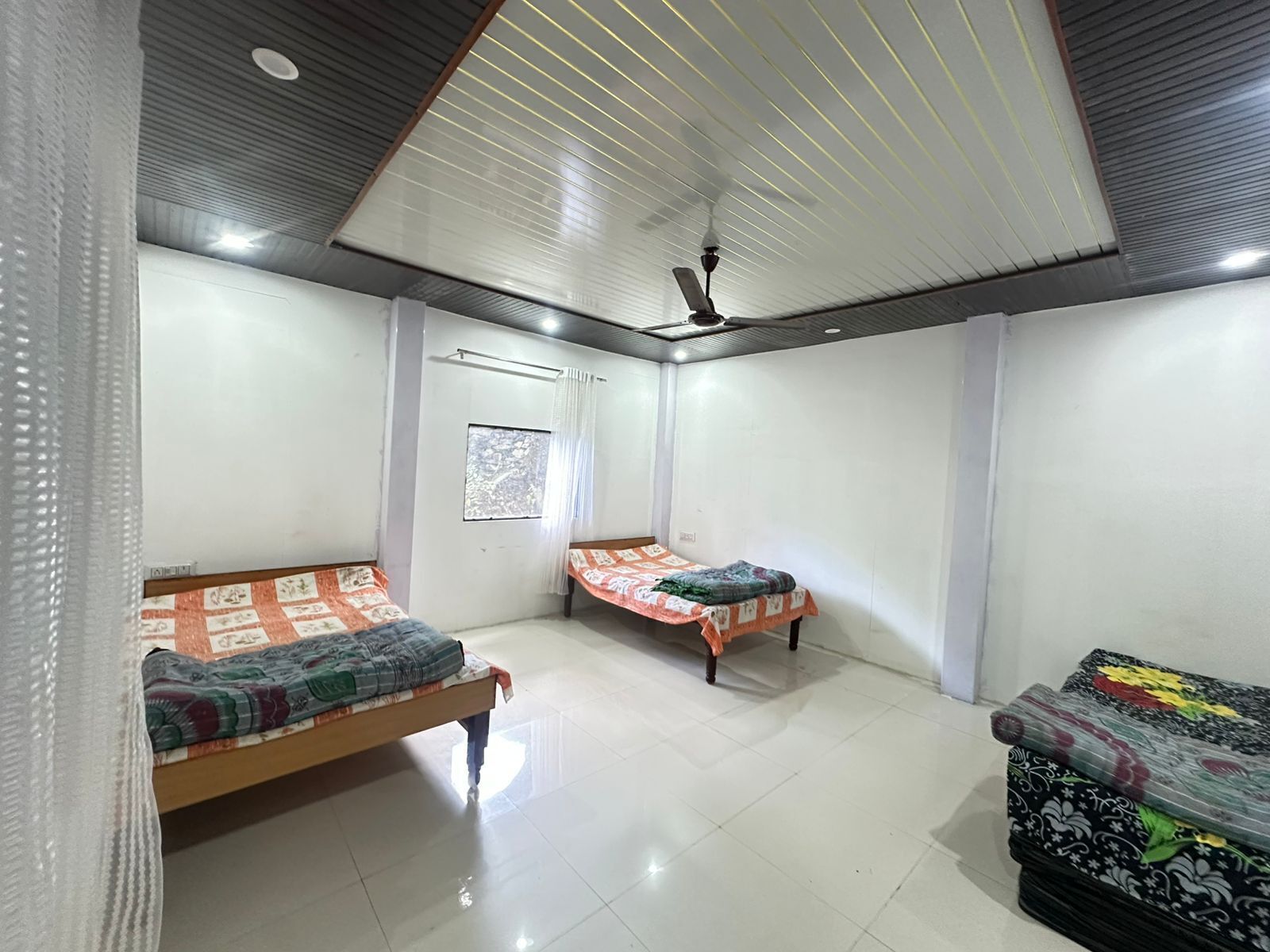 Trippelrum för familj - balkong - utsikt mot bergen