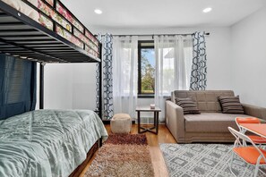 3 عدّة غرف نوم ومكتب ومكواة/لوح كي وسرير سفر