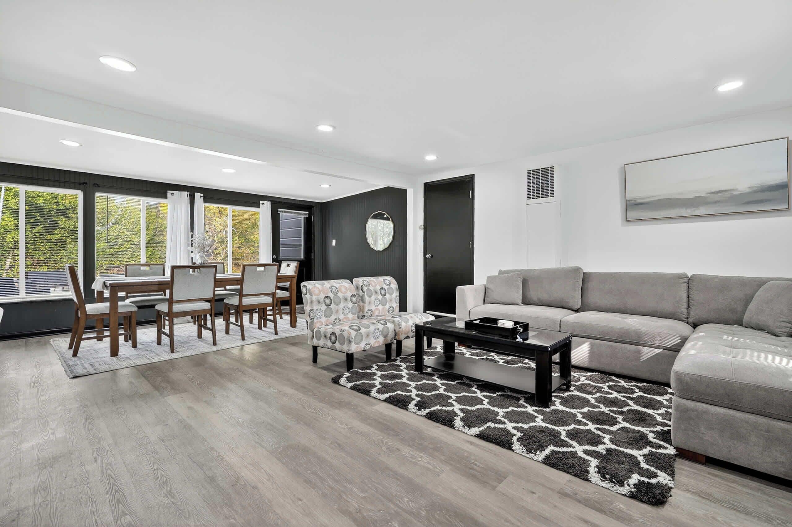 Télévision, cheminée, baby-foot, espaces bureaux