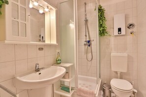 Shower, hair dryer - Blengow Manor App. 16 (Rerik OT Blengow)