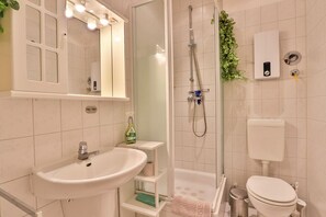 Douche, sèche-cheveux