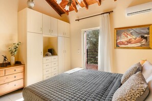 4 عدّة غرف نوم ومكواة/لوح كي وواي فاي وملاءات أسرّة