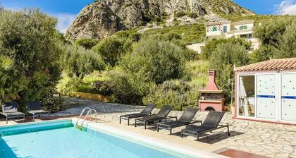 Villa Aliona - Four Bedroom Villa, Sleeps 8