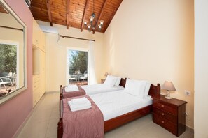 4 habitaciones, tabla de planchar con plancha, wifi y ropa de cama 
