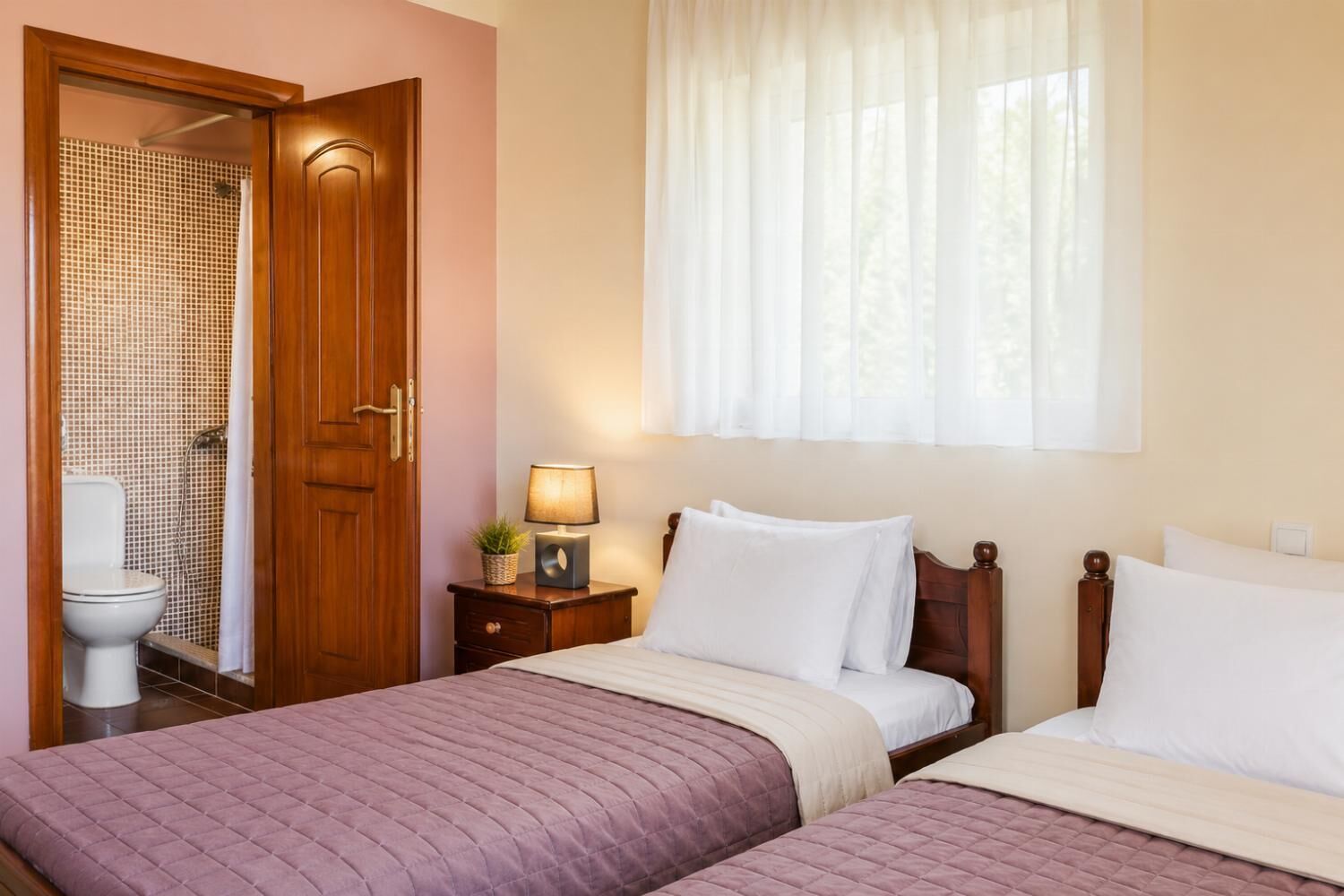 4 chambres, fer et planche à repasser, Wi-Fi, draps fournis
