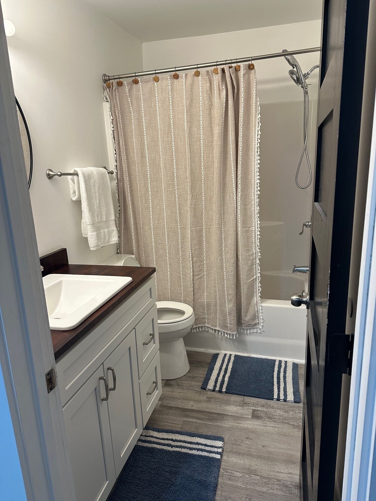 Hårtørrer, håndklæder, Toiletpapir