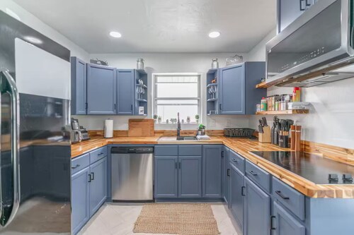 Farm House - 1 min to Integris/State Fair/downtown