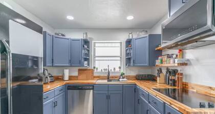 Farm House - 1 min to Integris/State Fair/downtown