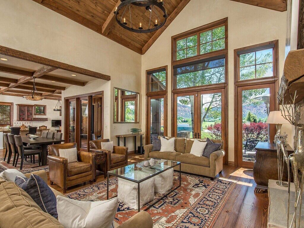 Smart TV, fireplace, DVD player, books