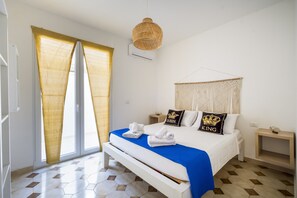 3 bedrooms, bed sheets - Holiday Home 'Blue Bay Lux' with Balcony (Torre Lapillo)