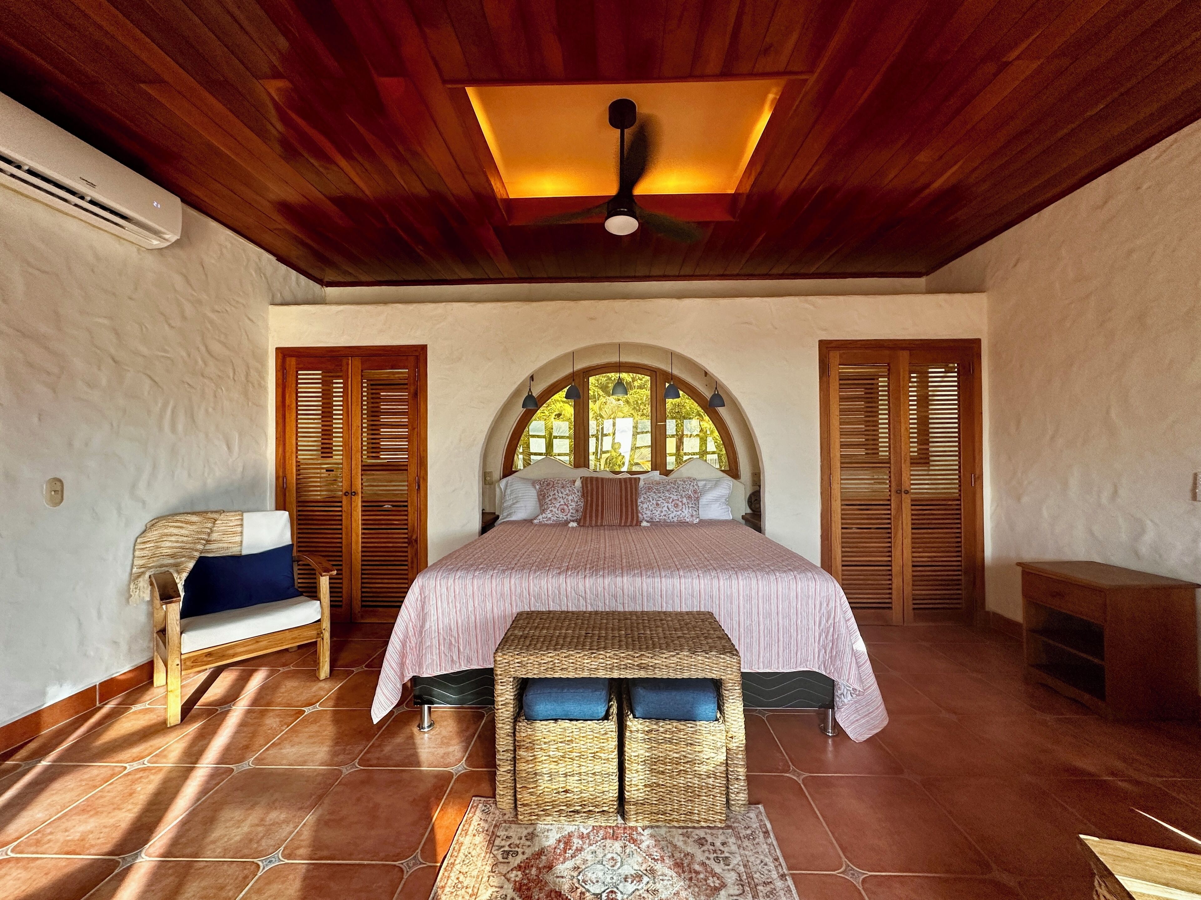 Bügeleisen/Bügelbrett, kostenloses WLAN, Bettwäsche