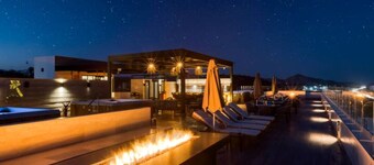 Relax and unwind: your oasis with pool and jacuzzi