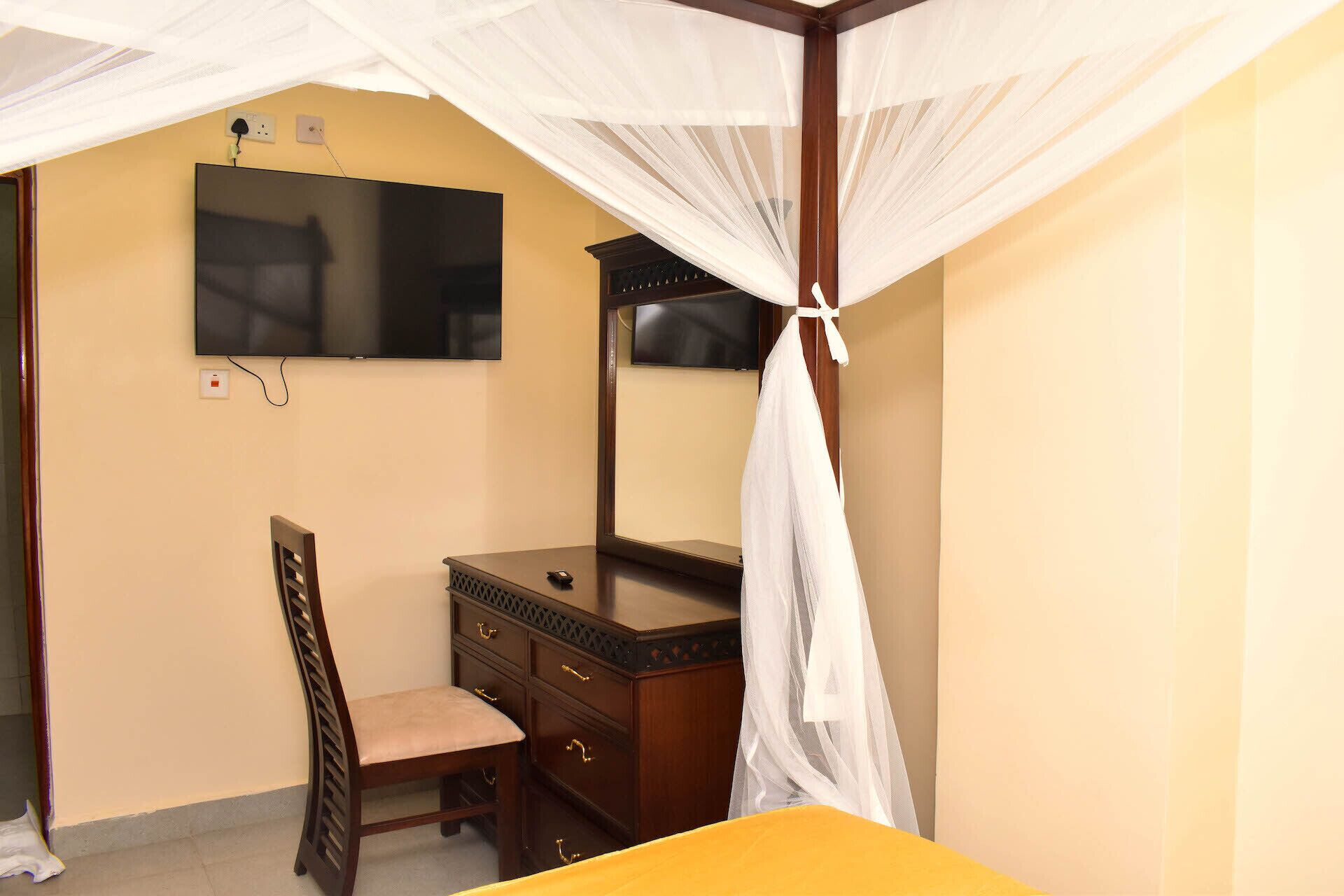 Habitació individual Deluxe, vistes a la ciutat | Wifi gratuïta i roba de llit 