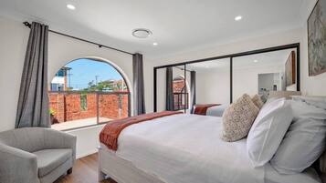 Fer et planche Ă  repasser, Wi-Fi, draps fournis