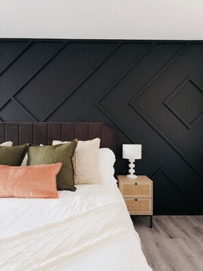 5 Schlafzimmer, Schreibtisch, Bügeleisen/Bügelbrett, Reisekinderbett