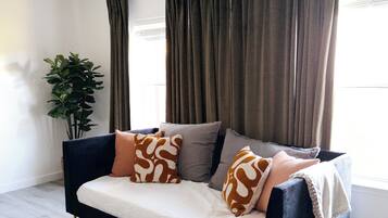 Smart TV, fireplace, stereo